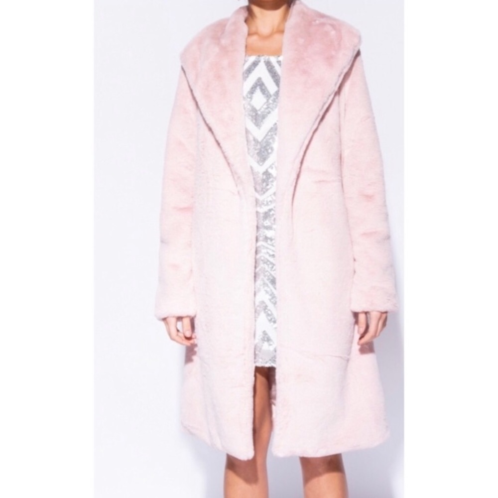 🎉HP✨LAST 1✨SALE✨NEW 5⭐️BLUSH LUXURY FAUX FUR COAT - Picture 2 of 7